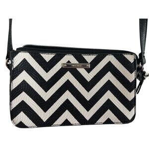 Nine west black and white chevron-patterned small zip-up crossbody bag